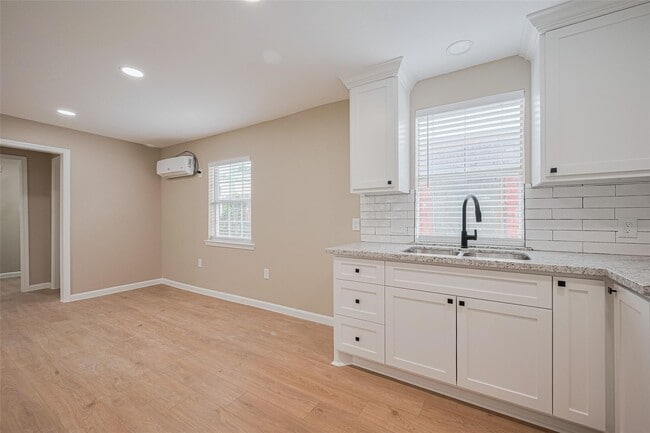 Building Photo - 2516 Craigmont St