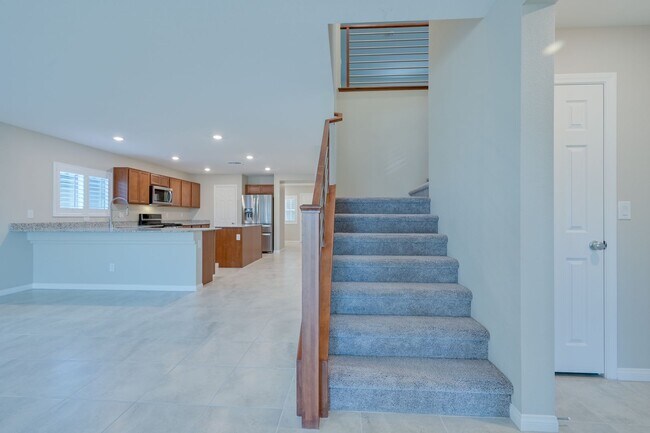 Building Photo - Mountains Edge!! Gated!!  4 bedrooms!! Primary Bedroom and bath down Stairs!! 2 Primary bedrooms!...