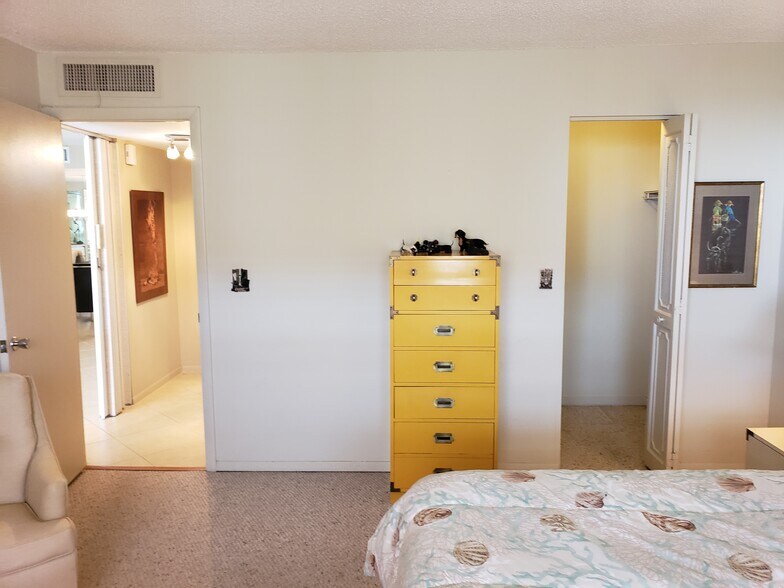 Building Photo - 3460 S Ocean Blvd