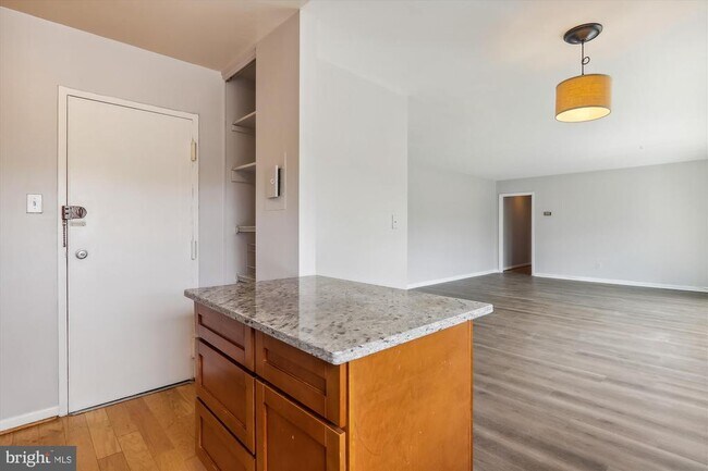 Building Photo - 10631 Montrose Ave