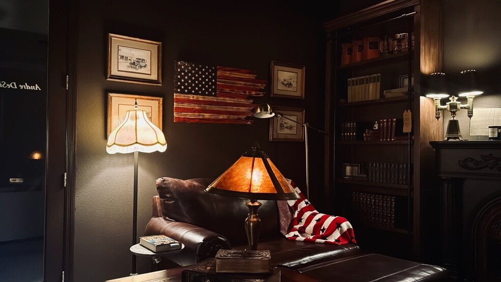 Building Photo - 1729 Drummond Pt