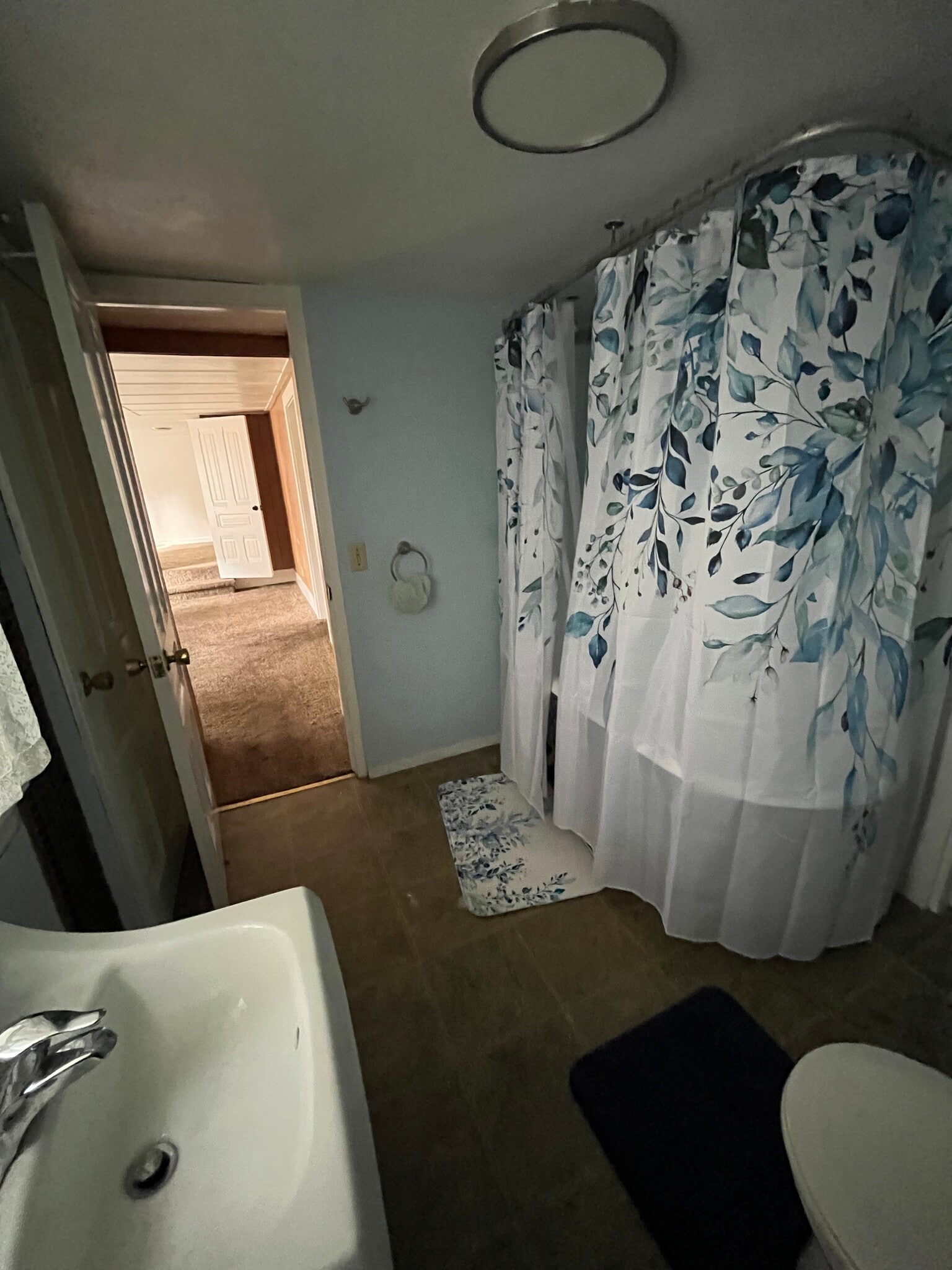 Bathroom - 49 Linoberg St