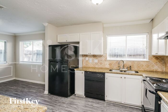 Building Photo - 16950 Nicole Ln