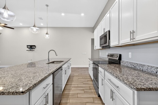 Building Photo - Modern 4-Bedroom Rental with Screened Patio & 2-Car Garage