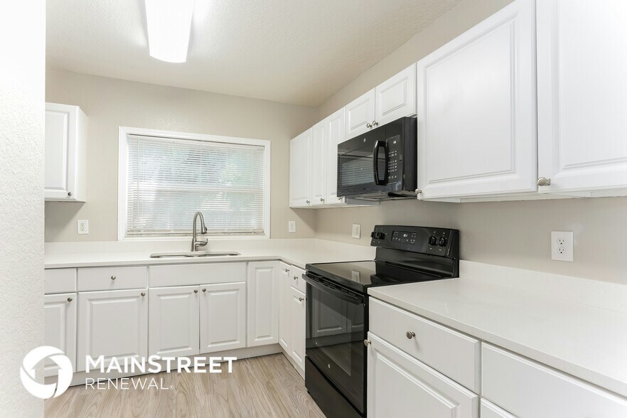 Building Photo - 2900 Freemont Terrace S