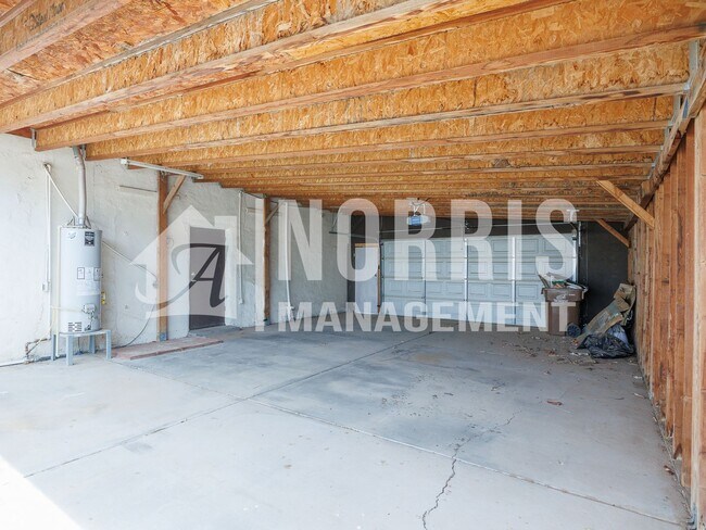 Building Photo - 225 E Aguilar St