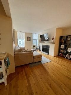 Building Photo - 3055 N Sheffield Ave