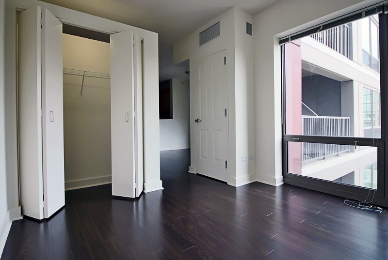 Building Photo - 945 S Clark St