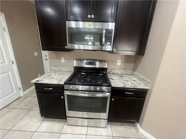 Building Photo - Move in Ready 2 Story 3 bedroom home SW