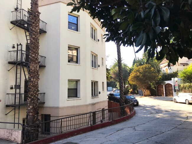 Building Photo - 1929 Whitley Ave