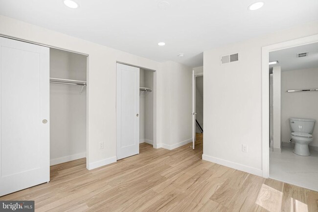 Building Photo - 1124 Dunton St