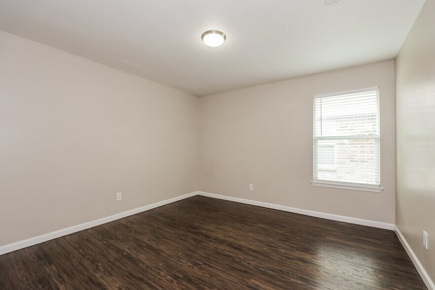 Building Photo - 8820 Elk Creek Ln