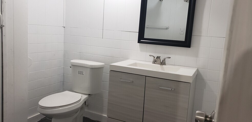 Building Photo - 54 Lambert St