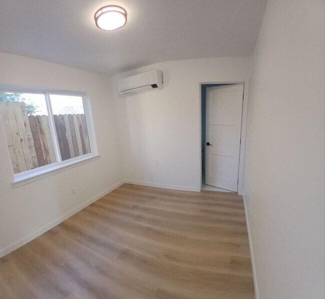 Building Photo - PRIME CAL POLY LOCATION!!