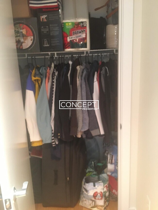 Building Photo - 601 Albany St