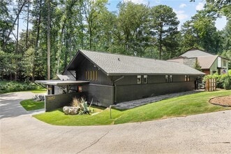 Building Photo - 3252 W Roxboro Rd NE
