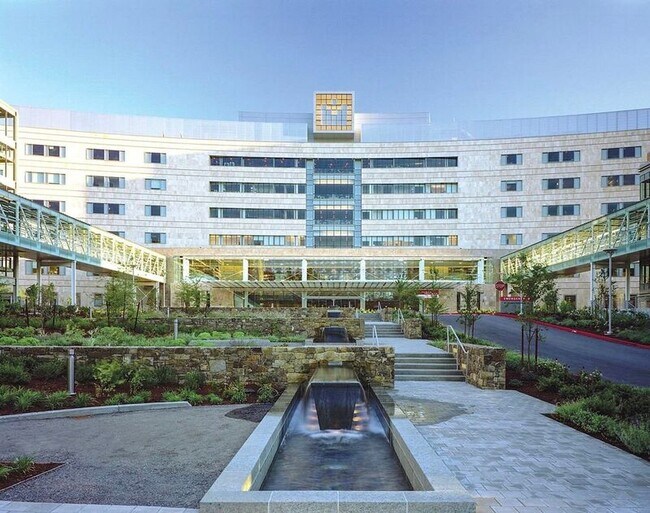 Building Photo - 4916 NE 2nd Ct