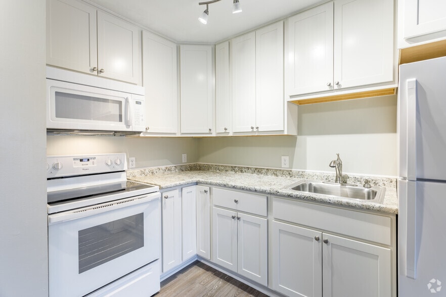 1 BR, 1 BA - Upgraded - Plymouth Park Apartments 55+