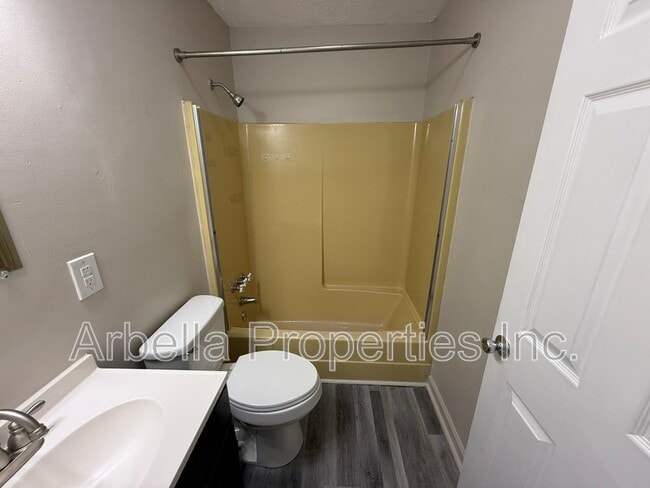 Building Photo - 230 Booher Ln