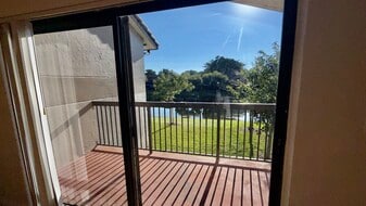 Building Photo - 9788 Nob Hill Ct