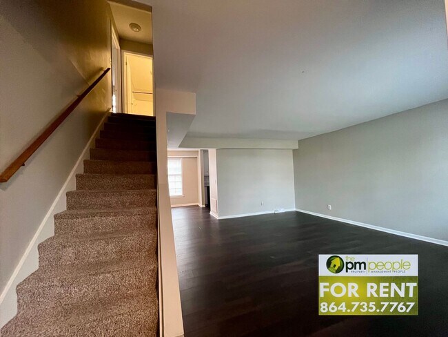 Building Photo - Excellent Location! 4/2.5 Townhome Available!