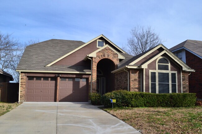 Primary Photo - House in Arlington For Lease - Mansfield ISD.