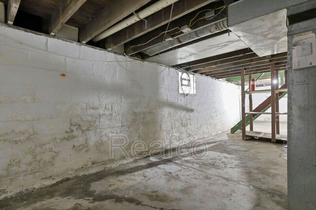 Building Photo - 659 S Burgess Ave