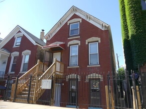 Building Photo - 1624 W Beach Ave