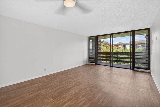 Building Photo - Spacious 2BD/2BA Condo with 2 Covered Parking Stalls in Kailua