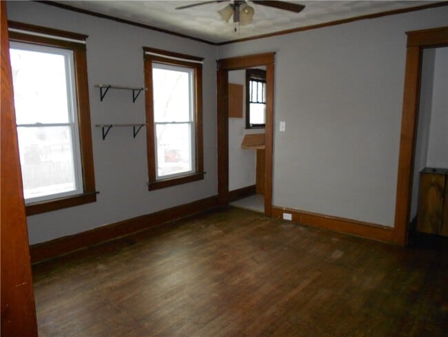 Building Photo - 707 Southport St