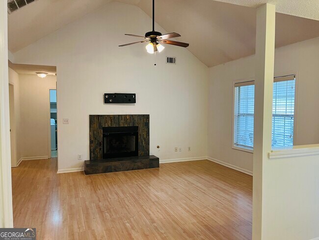Building Photo - 145 Riverside Dr