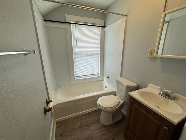 Building Photo - Cozy 2-Bedroom House with Heat Included