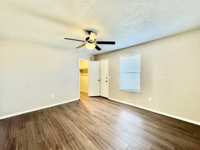 Building Photo - 143 Barrett Pl