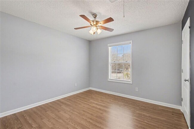 Building Photo - 843 Brandon Dr