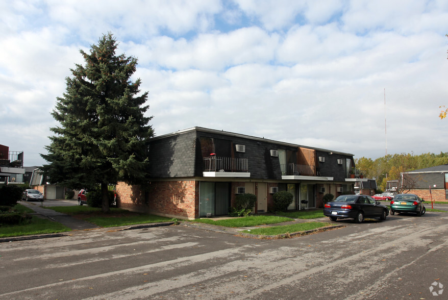 Primary Photo - Camelot Court Apartments