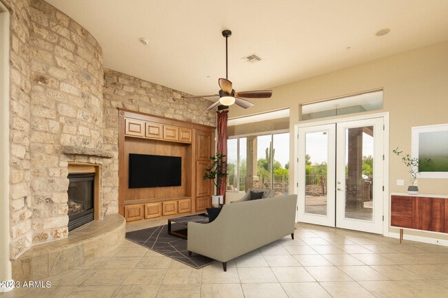 Building Photo - 7895 E Softwind Dr