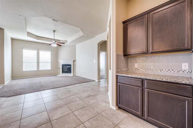 Building Photo - 2025 Lake Vista Dr