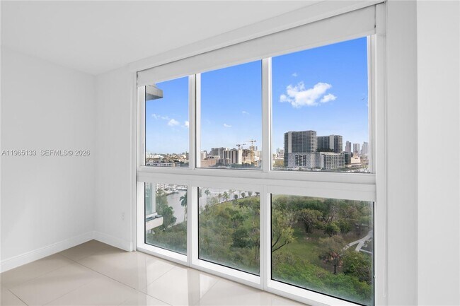 Building Photo - 1861 NW S River Dr