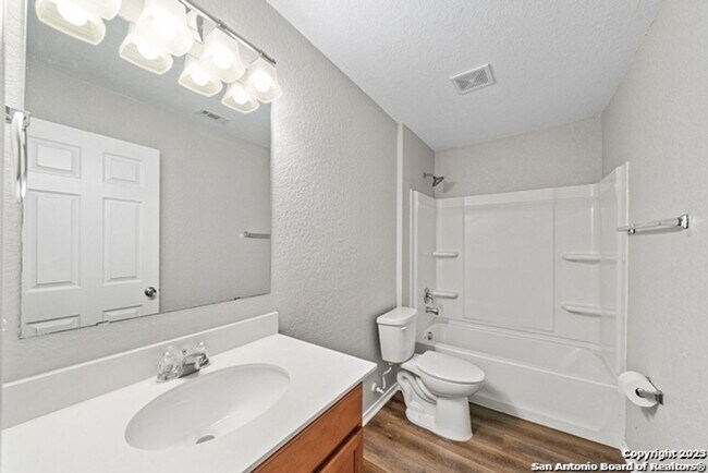 Building Photo - 3 Bedroom/2 Bath Silver Canyon Subdivision