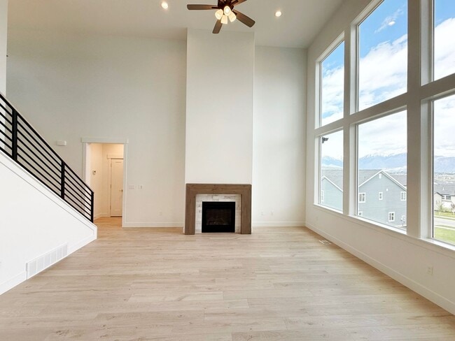 Building Photo - Beautiful 6Bd Home in Gardner Point Lehi Community!