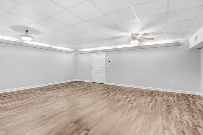Building Photo - 118 W Mulberry St