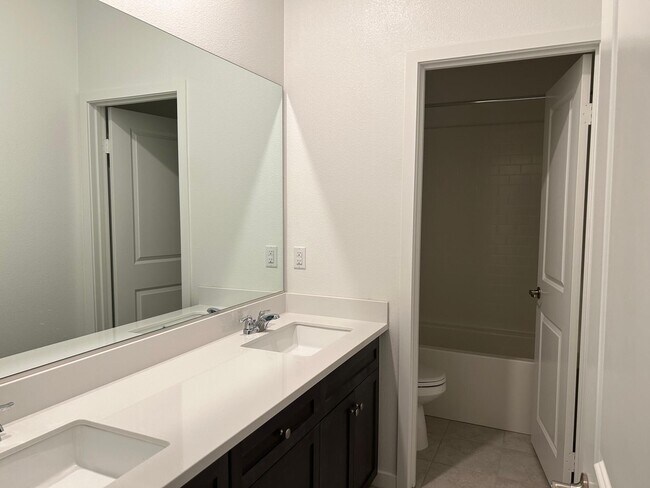 Building Photo - 40082 Catania Ct
