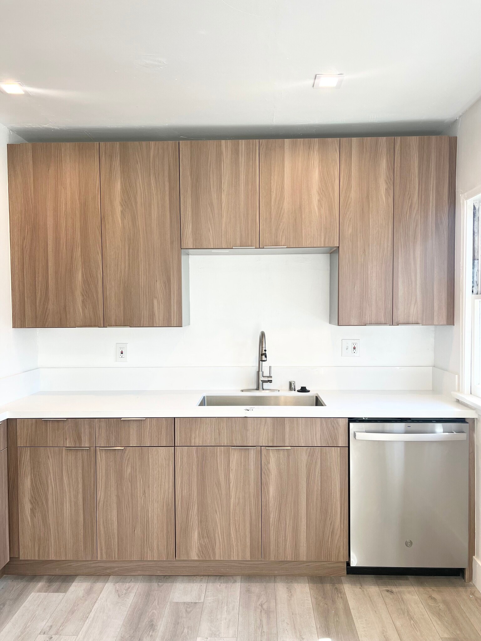 Building Photo - 7911 Blackburn Ave