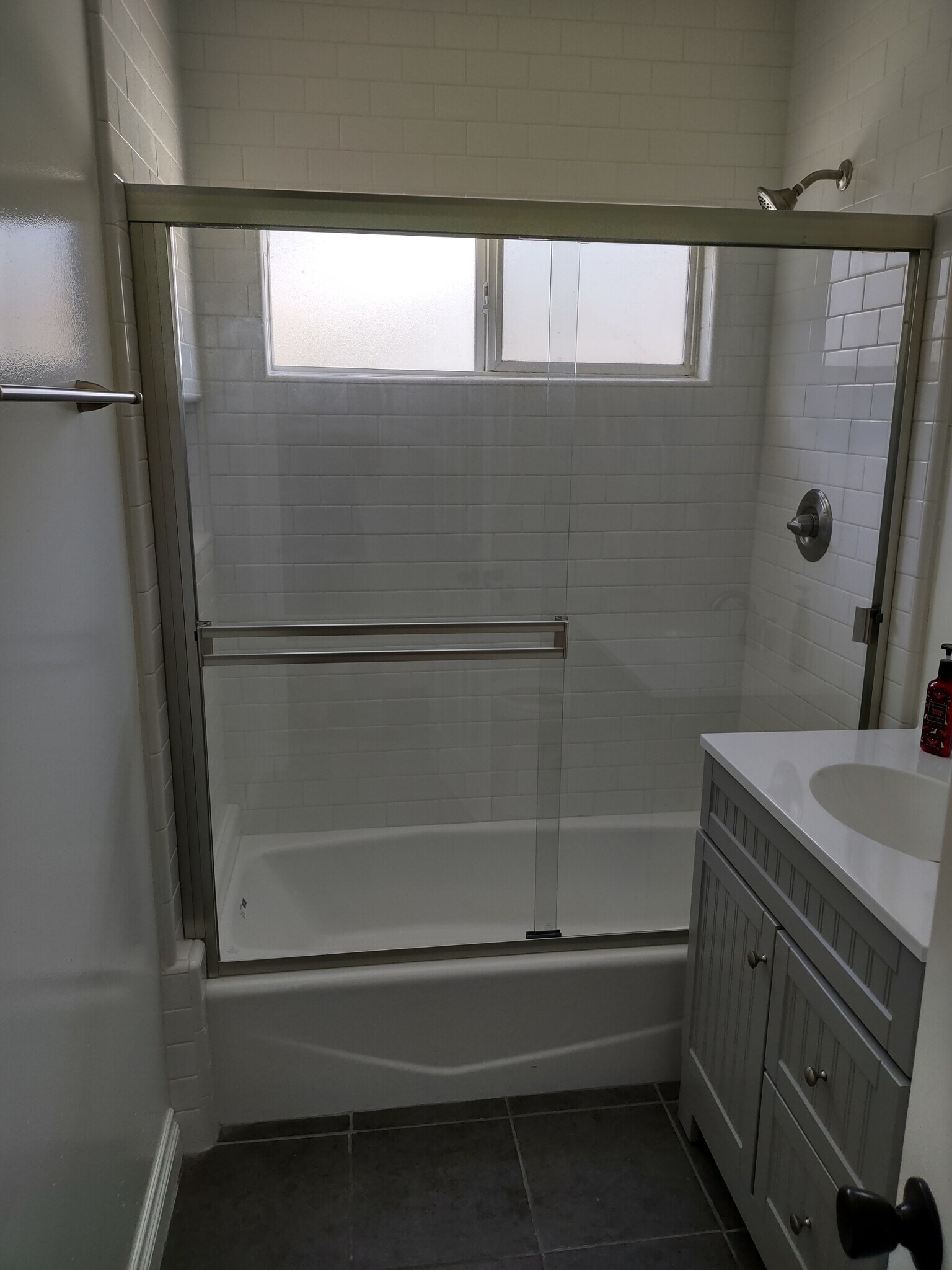 Shower tub - 18318 Gresham St