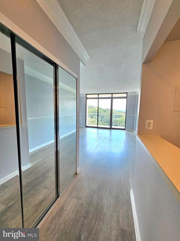 Building Photo - 2059 Huntington Ave