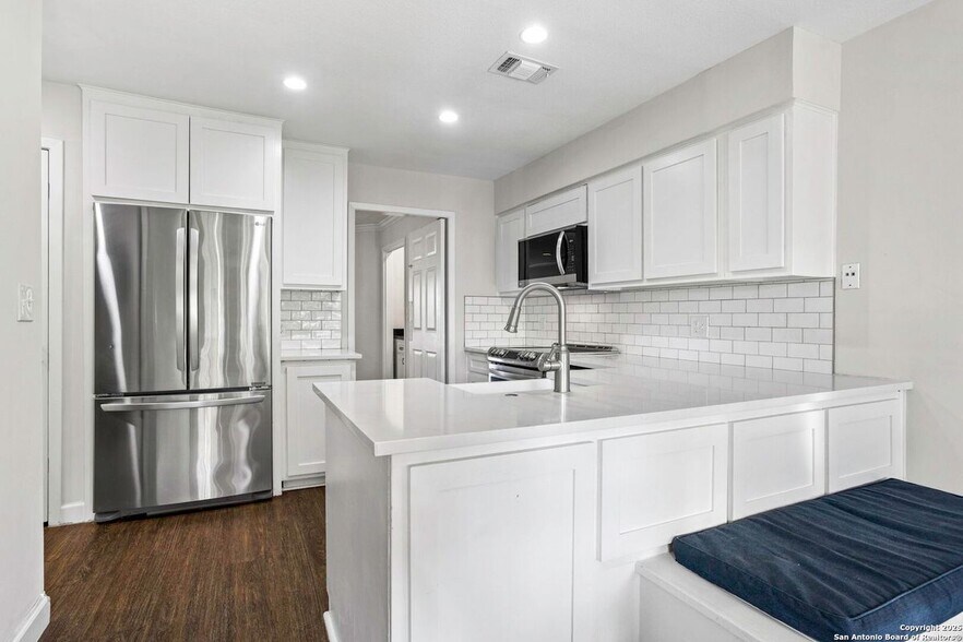 Building Photo - 2611 Eisenhauer Rd