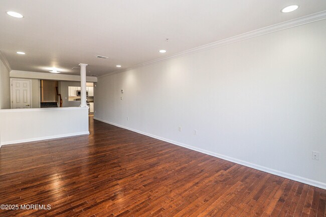 Building Photo - 105 Adamecs Way