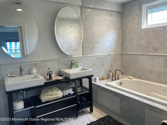 Building Photo - 516 Page Ave