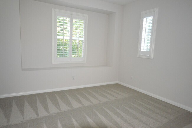 Building Photo - Charming 3-Bedroom Irvine Condo with Attac...