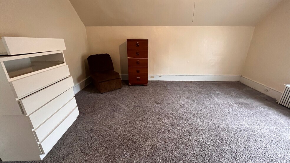 Building Photo - 5859 Hobart St